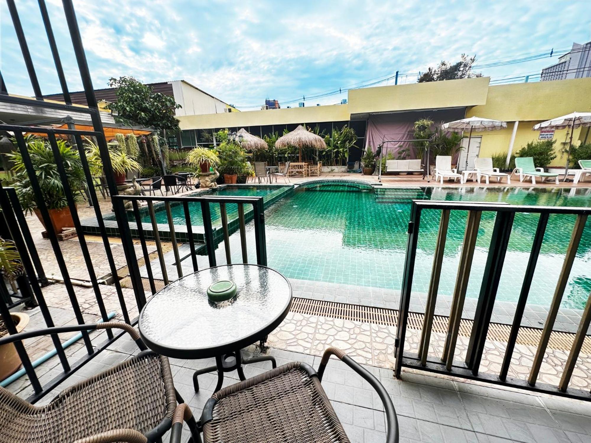 Anantra Pattaya Resort Exterior foto